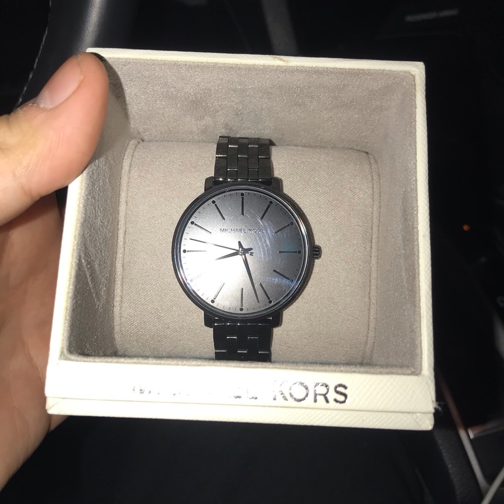 Mk watch - Picture 3 of 3